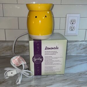 Scentsy Lemonade Yellow Wax Warmer
